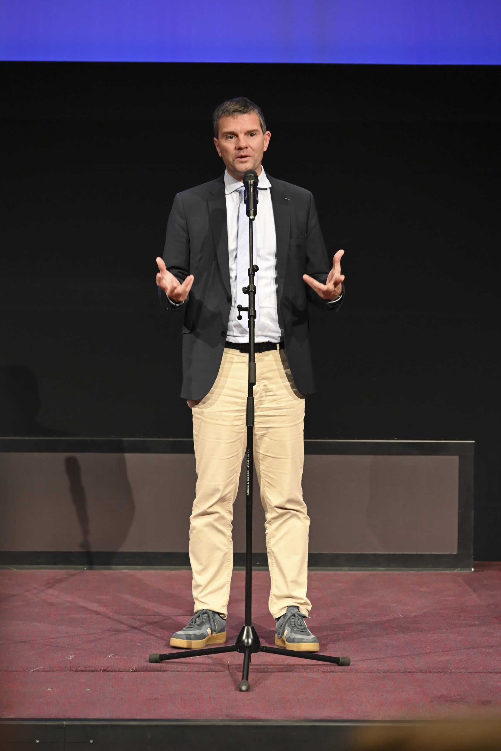 Photo du directeur Mathieu Schneider