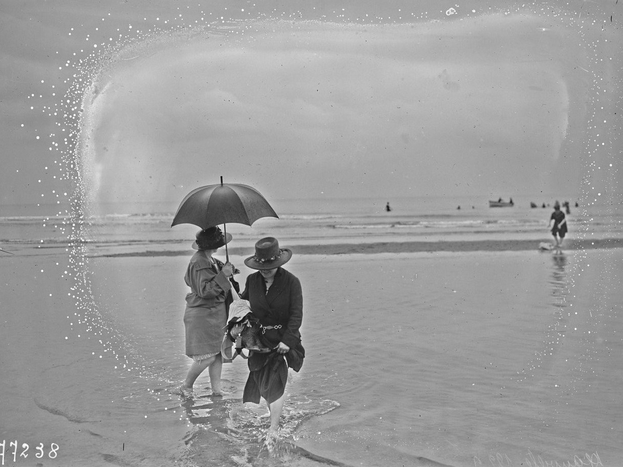 Photo de Deauville Femmes Trempant Agence ROI